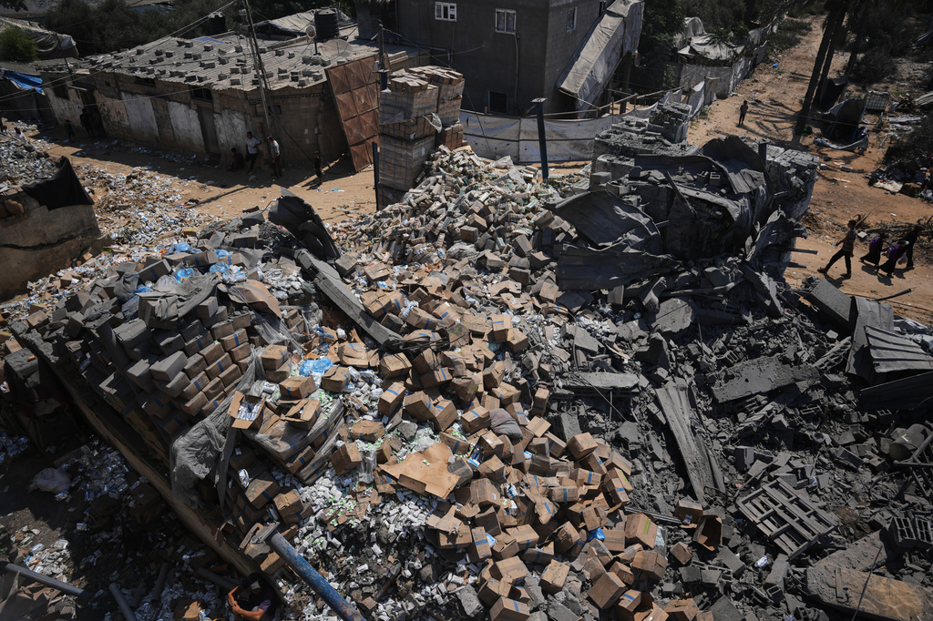 UK warns against Israel removing it from Gaza ceasefire center, and other news in the Middle East